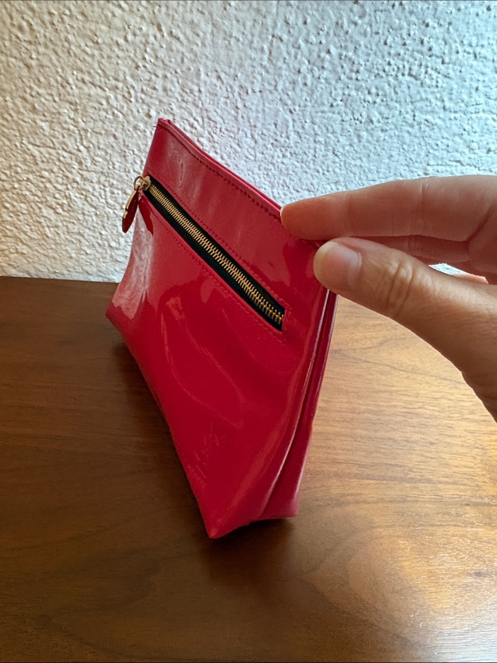 Yves Saint Laurent Hot Pink Patent Cosmetic Pouch with Gold Zip - Picture 4 of 11